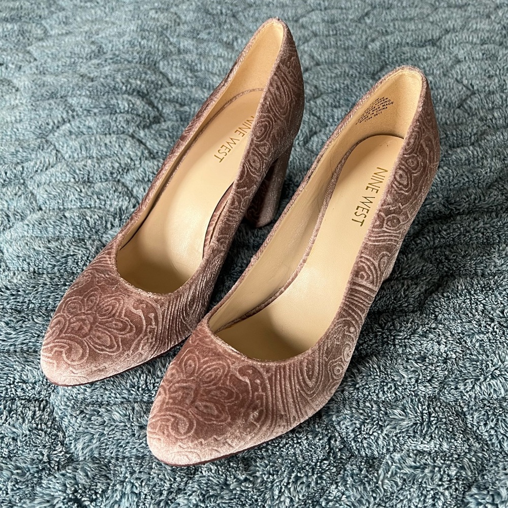 Nine West Pink Velvet Burnout Heels sz 7.5